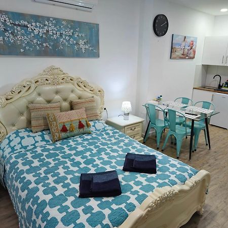 Apartamentos Elemar Free Luggage Storage Малага Экстерьер фото
