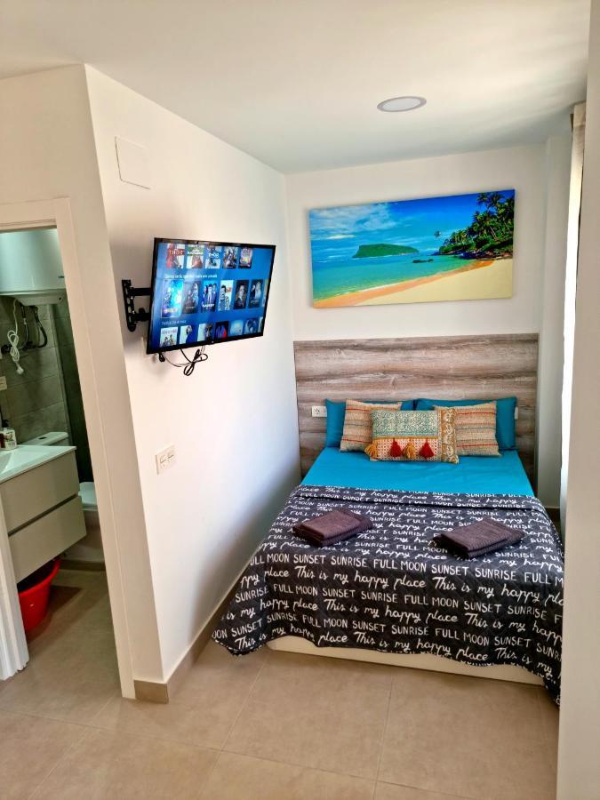 Apartamentos Elemar Free Luggage Storage Малага Экстерьер фото