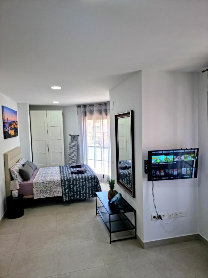 Apartamentos Elemar Free Luggage Storage Малага Экстерьер фото