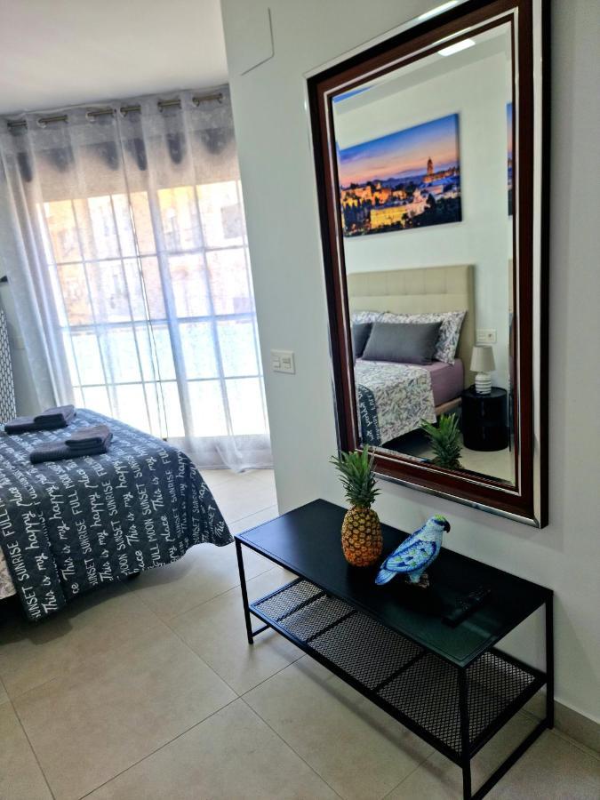 Apartamentos Elemar Free Luggage Storage Малага Экстерьер фото