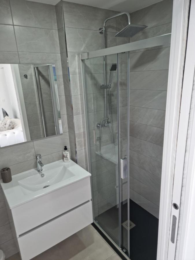 Apartamentos Elemar Free Luggage Storage Малага Экстерьер фото