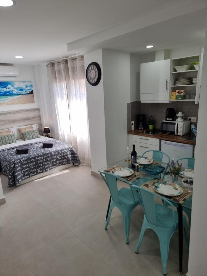 Apartamentos Elemar Free Luggage Storage Малага Экстерьер фото