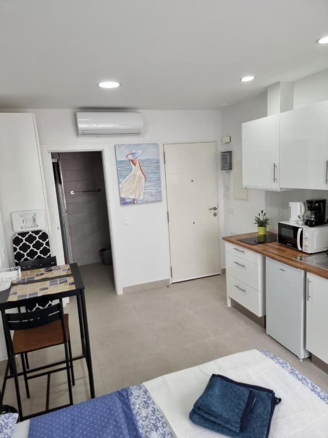 Apartamentos Elemar Free Luggage Storage Малага Экстерьер фото