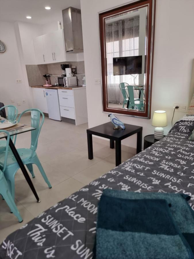 Apartamentos Elemar Free Luggage Storage Малага Экстерьер фото