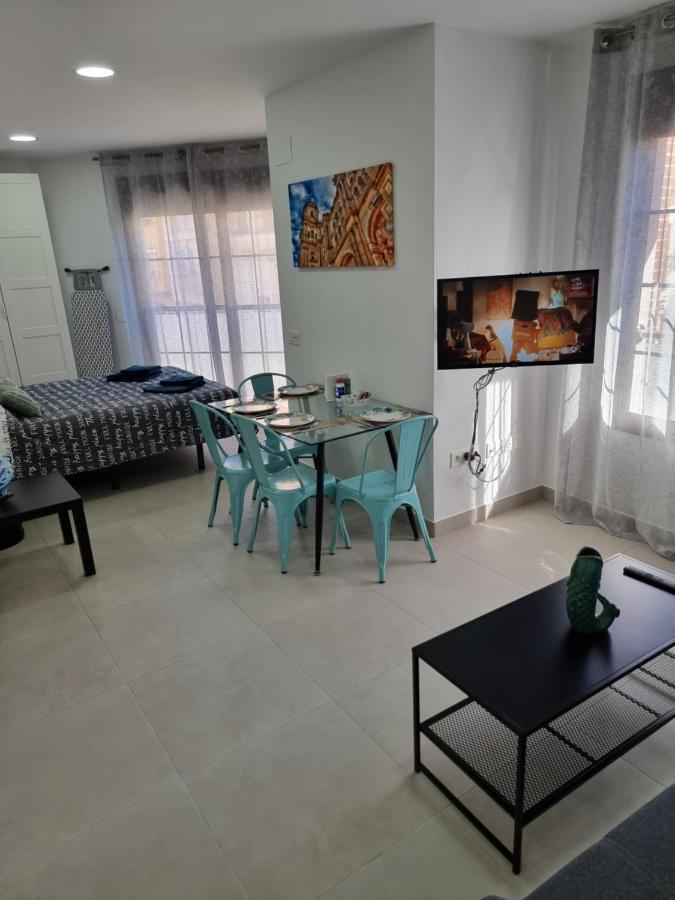 Apartamentos Elemar Free Luggage Storage Малага Экстерьер фото