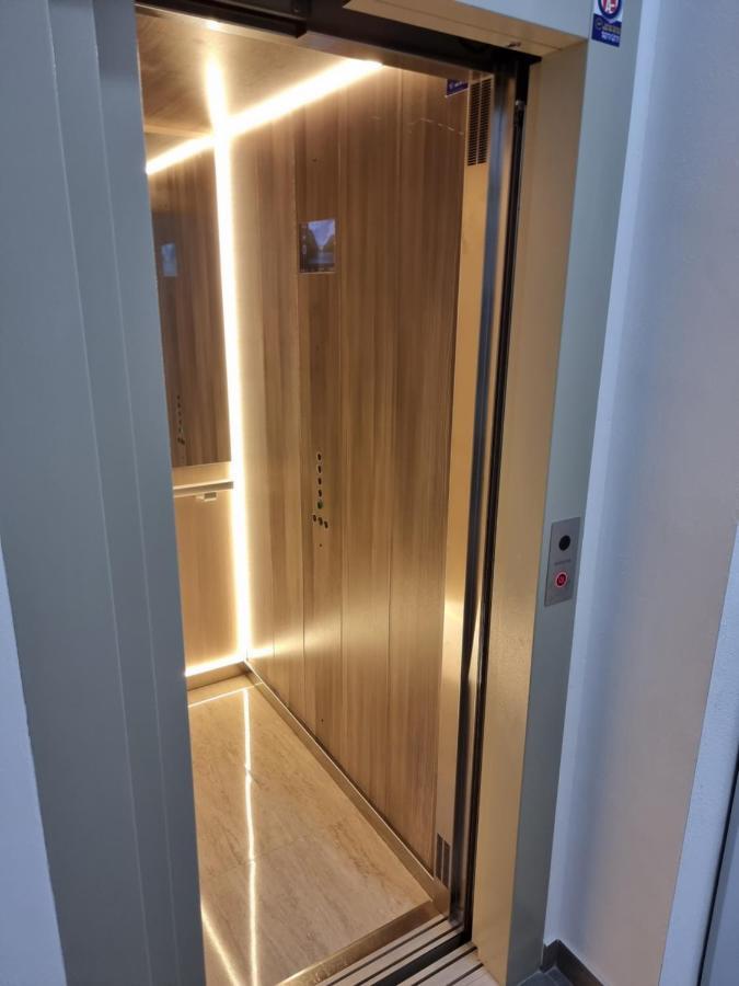 Apartamentos Elemar Free Luggage Storage Малага Экстерьер фото